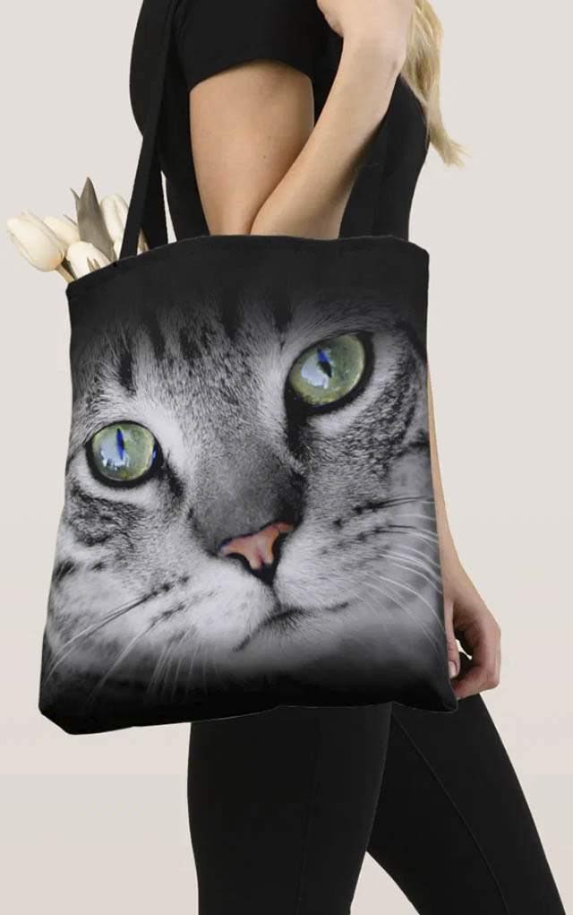 cat photo printed on tote bag.