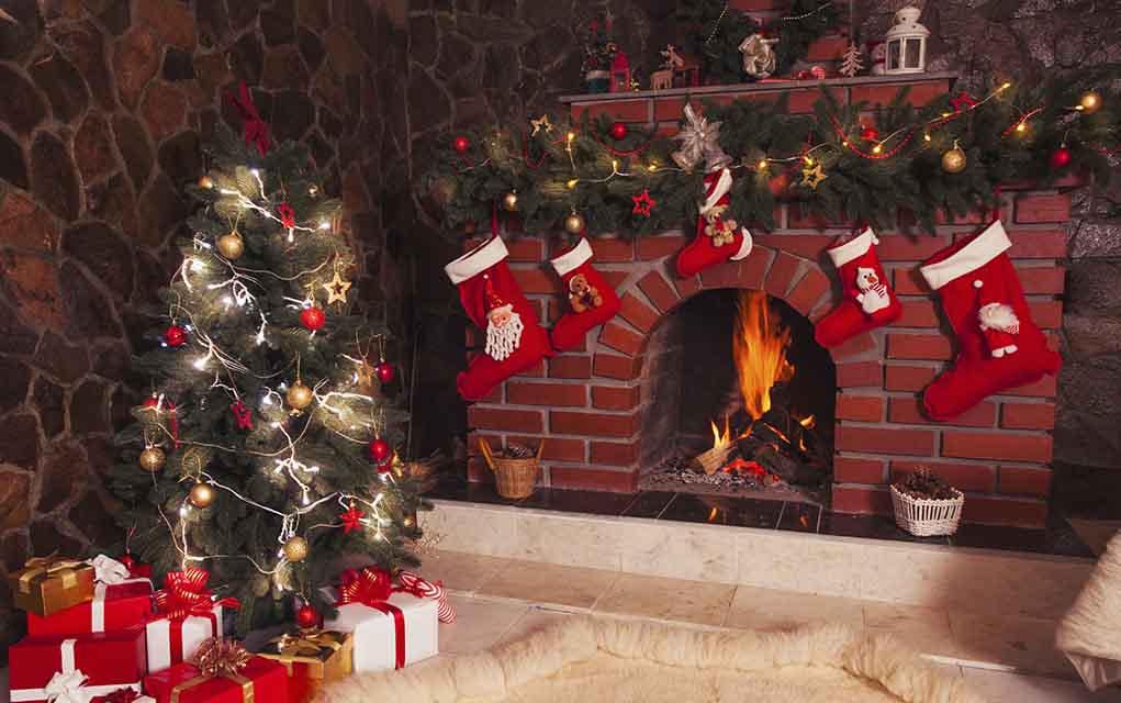 holidays photos image decorated tree and fireplace