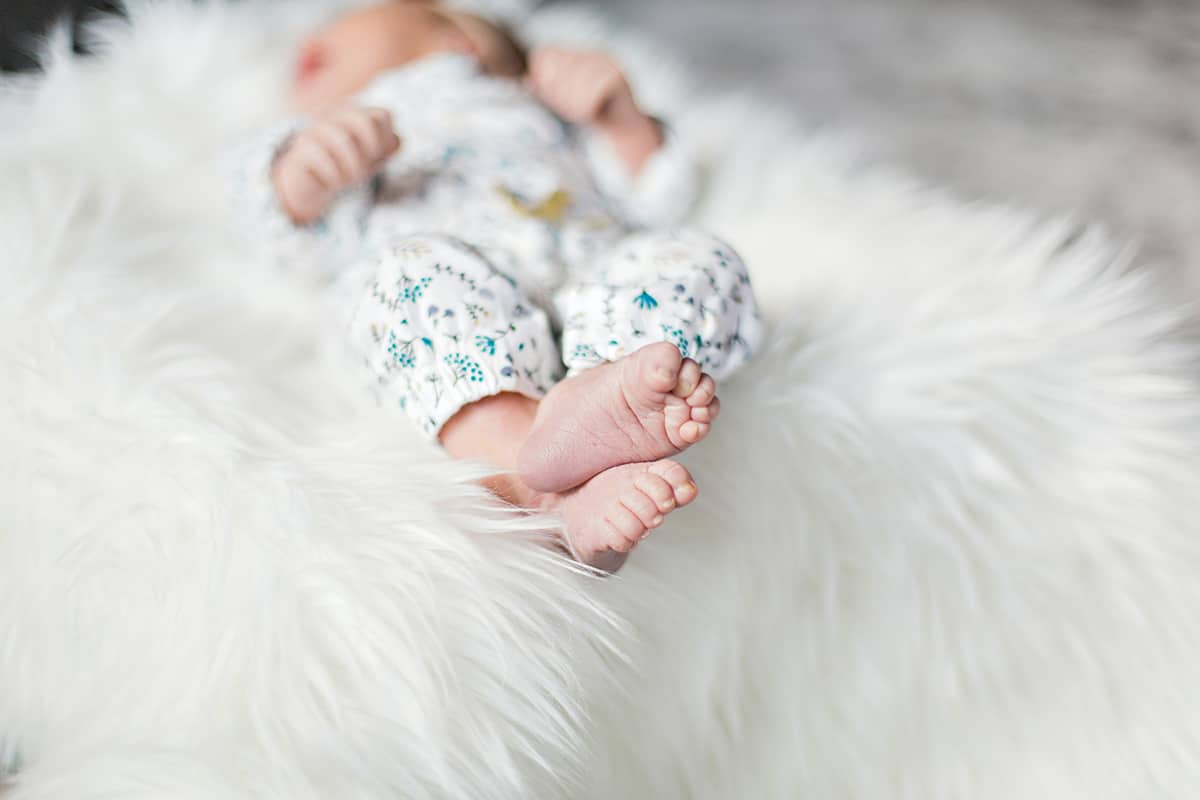 newborn photo ideas close-up of baby's feet.