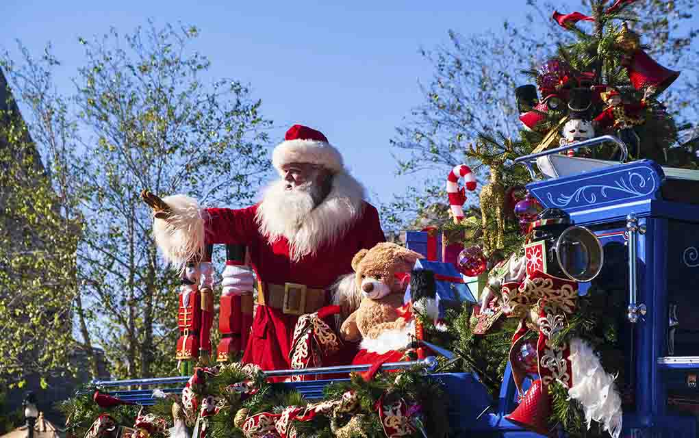 holiday photos Christmas parade with Santa