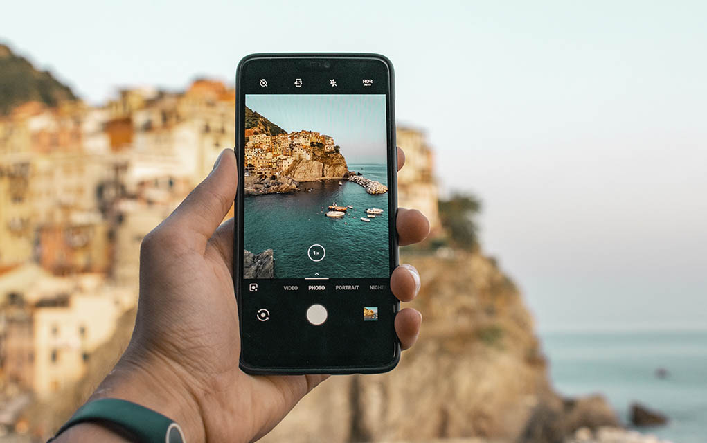 smartphone composing photograph of landscape.