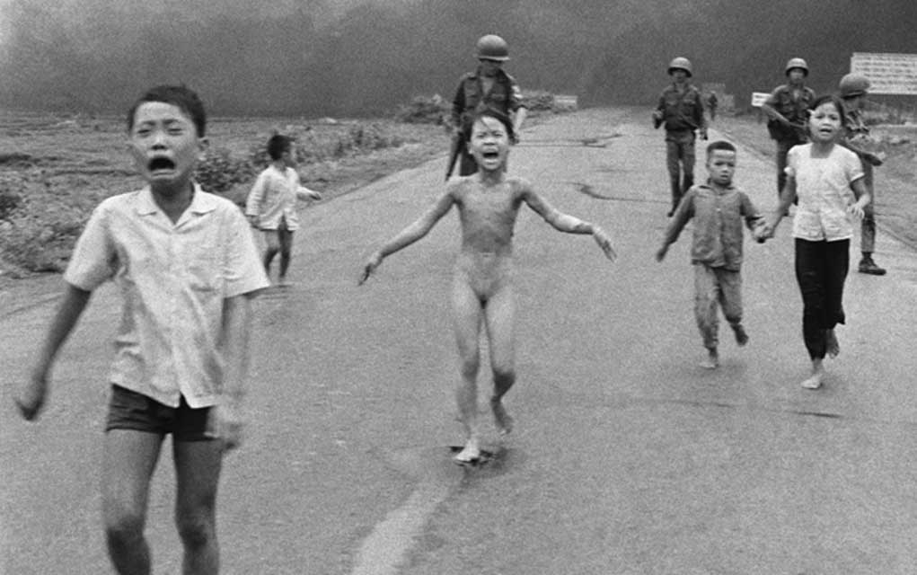 wartime photography napalm girl.